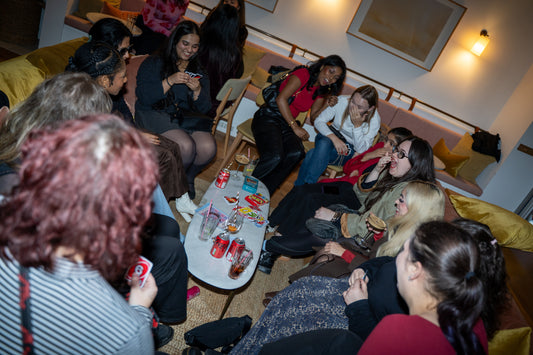 London Lonely Girls Club Games and Cocktails Night