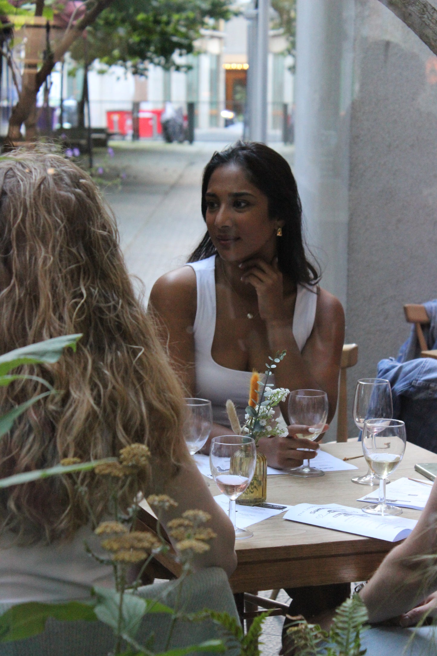 London Lonely Girls Club Friday Wine Night