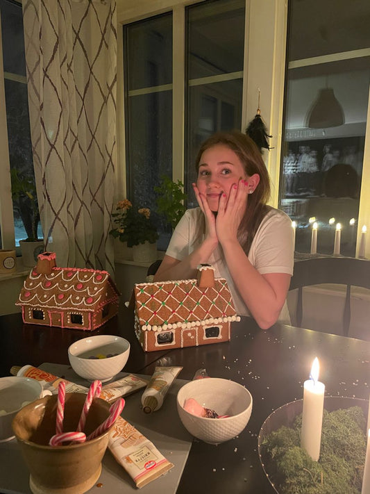 London Lonely Girls Club Gingerbread House Making Afternoon